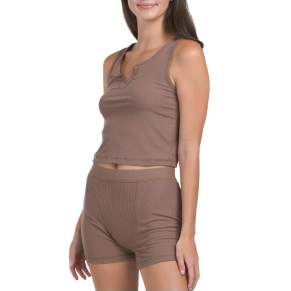 NWT Essentials by Rene Rofe sleepwear set - Picture 7 of 8